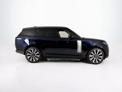 2026 Land Rover Range Rover P615 SV