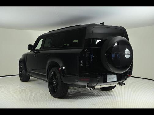 2025 Land Rover Defender P500 V8