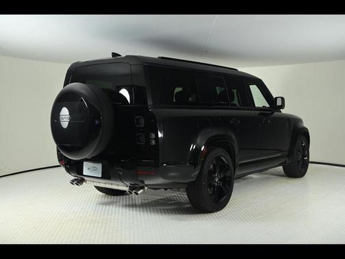 2025 Land Rover Defender P500 V8
