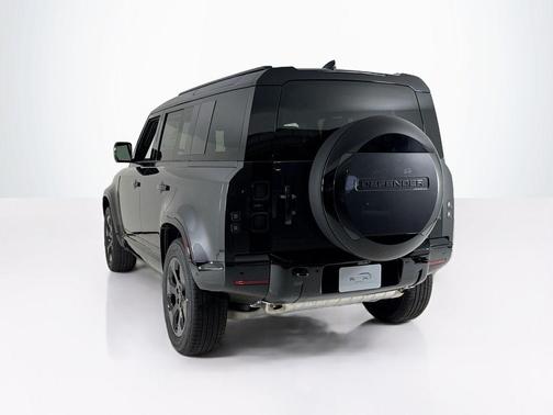 2026 Land Rover Defender 110 X-Dynamic SE