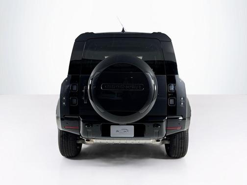 2026 Land Rover Defender 110 X-Dynamic SE