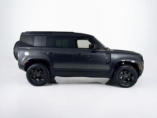 2025 Land Rover Defender P400 X-Dynamic SE