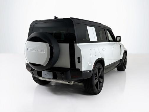 2026 Land Rover Defender 110 X-Dynamic SE