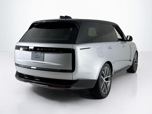 2025 Land Rover Range Rover P550e SE