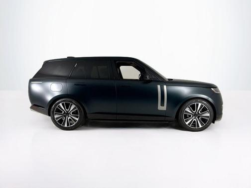 2026 Land Rover Range Rover P550e SE