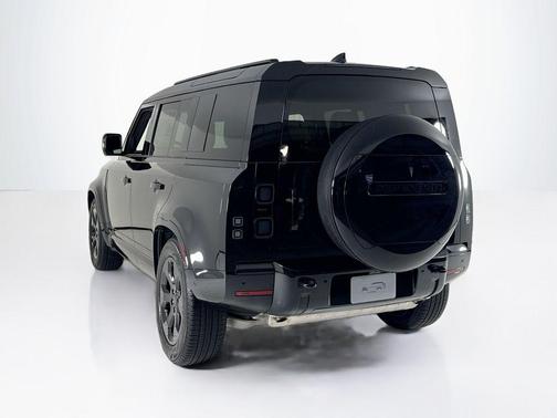 2026 Land Rover Defender 110 X-Dynamic SE