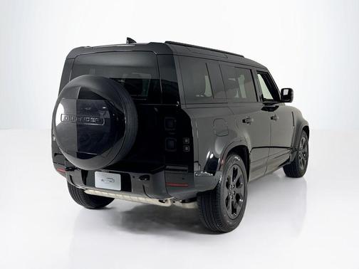 2026 Land Rover Defender 110 X-Dynamic SE