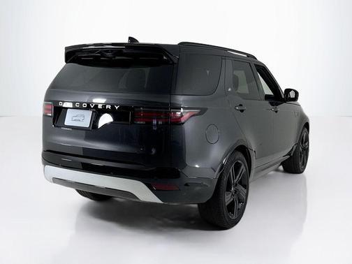 2026 Land Rover Discovery Tempest Edition