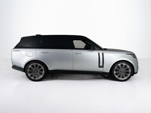 2025 Land Rover Range Rover P400 SE 7 Seat