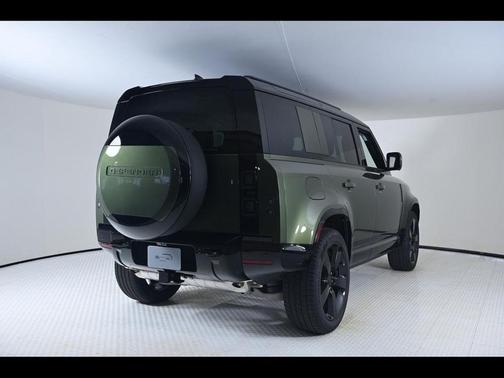 2026 Land Rover Defender 110 X-Dynamic SE