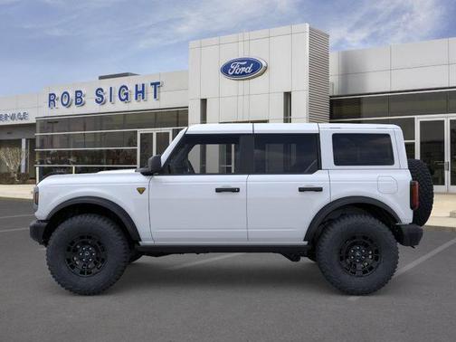 Oxford White 2026 Ford Bronco Badlands