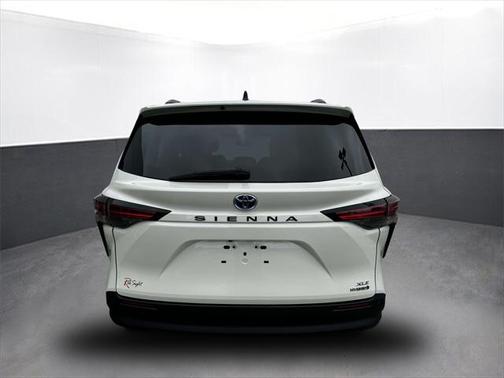 2021 Toyota Sienna XLE 8 Passenger