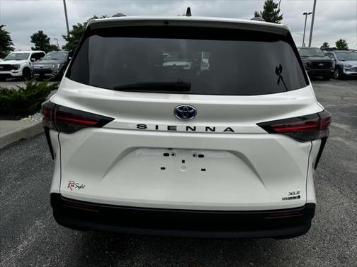 2021 Toyota Sienna XLE 8 Passenger