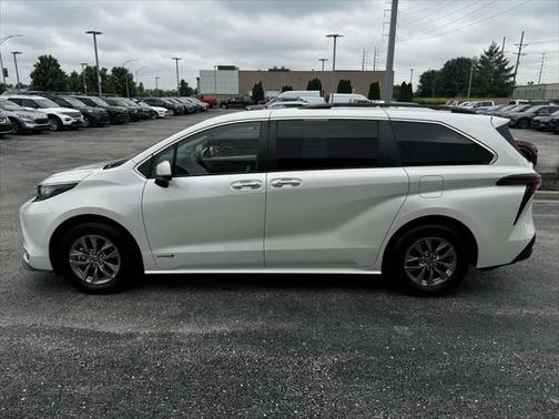2021 Toyota Sienna XLE 8 Passenger