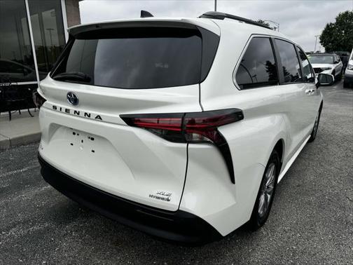 2021 Toyota Sienna XLE 8 Passenger