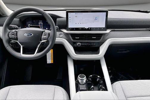 Star White Metallic Tri-Coat 2026 Ford Explorer Platinum