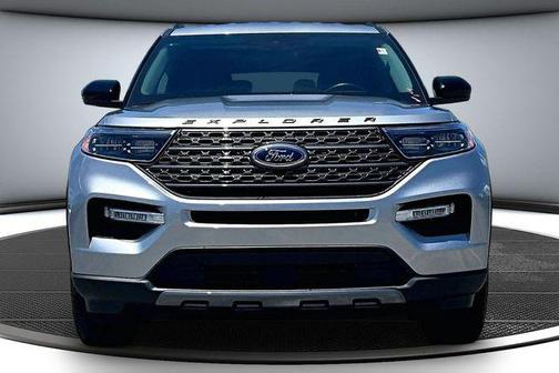 ICONIC SILVER METALLIC 2023 Ford Explorer XLT