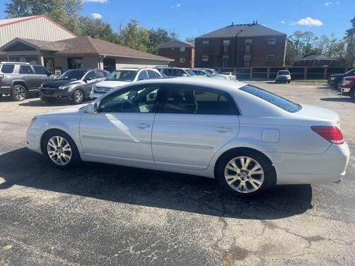 2010 Toyota Avalon XLS