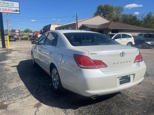 2010 Toyota Avalon XLS