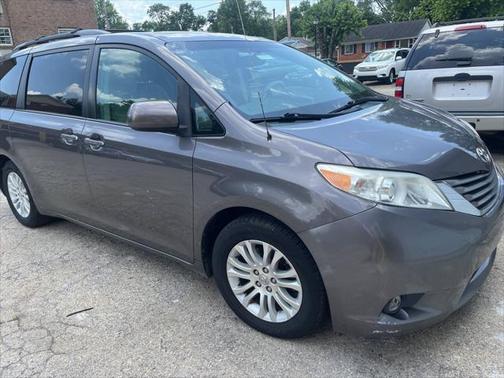 2013 Toyota Sienna XLE