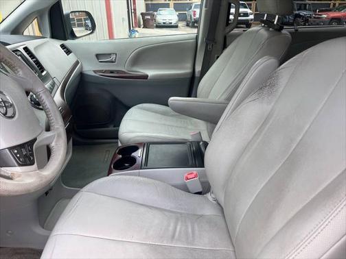 2013 Toyota Sienna XLE
