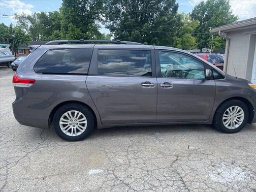 2013 Toyota Sienna XLE