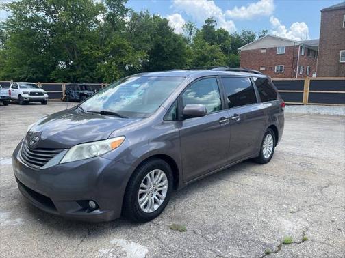 2013 Toyota Sienna XLE
