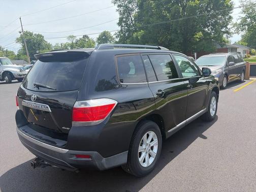 Black 2011 Toyota Highlander SE