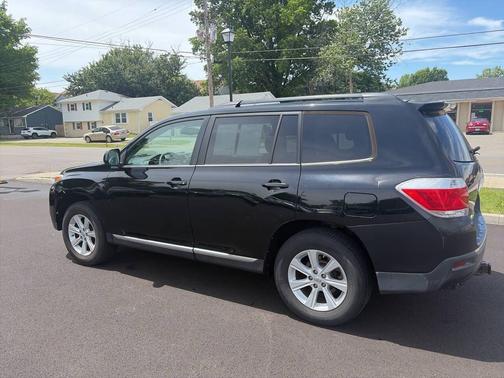 Black 2011 Toyota Highlander SE