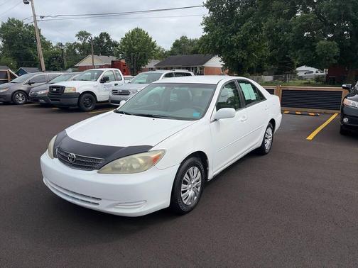 White 2004 Toyota Camry LE