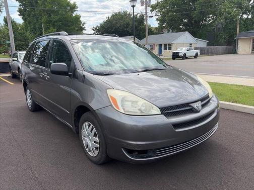 Brown 2005 Toyota Sienna CE