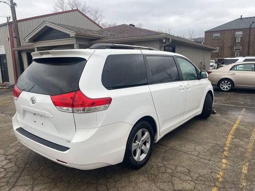 2011 Toyota Sienna LE