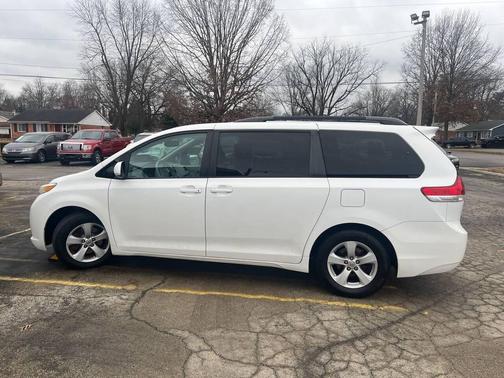 2011 Toyota Sienna LE