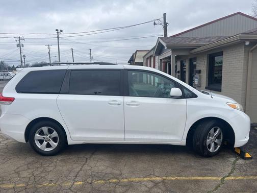 2011 Toyota Sienna LE