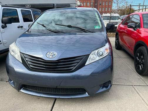 2016 Toyota Sienna L