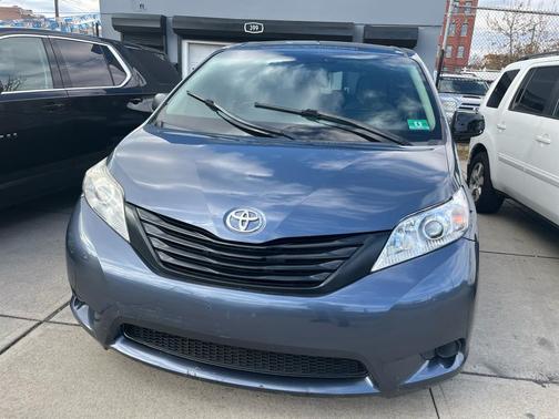 2016 Toyota Sienna L