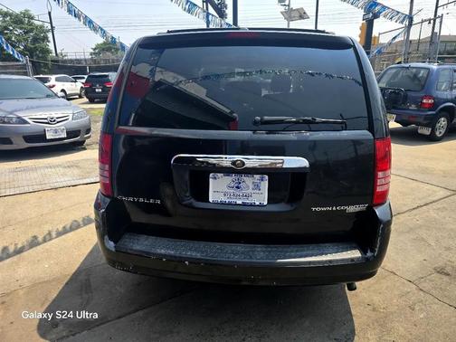 2010 Chrysler Town & Country Touring