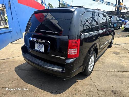 2010 Chrysler Town & Country Touring