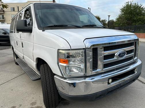 2009 Ford E350 Super Duty XL Wagon