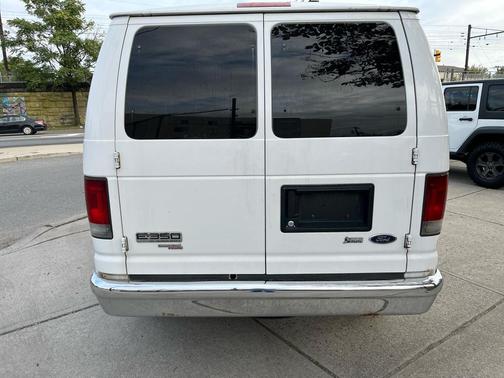 2009 Ford E350 Super Duty XL Wagon