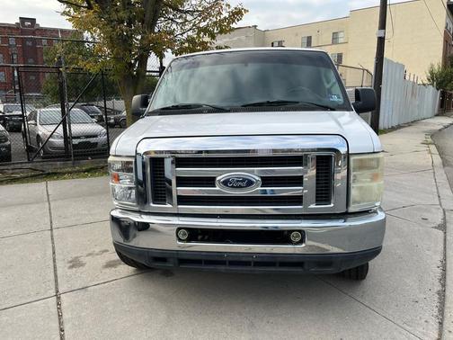 2009 Ford E350 Super Duty XL Wagon