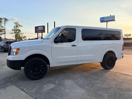 2018 Nissan NV Passenger NV3500 HD S V6