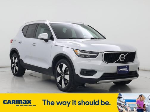 2020 Volvo XC40 T5 Momentum