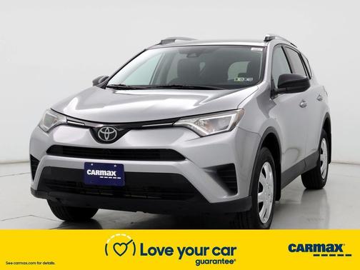 Photo 4 of 24 of 2017 Toyota RAV4 LE
