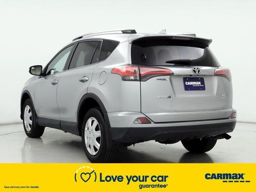 Photo 2 of 24 of 2017 Toyota RAV4 LE
