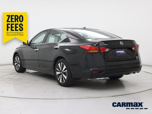 Black 2022 Nissan Altima SV