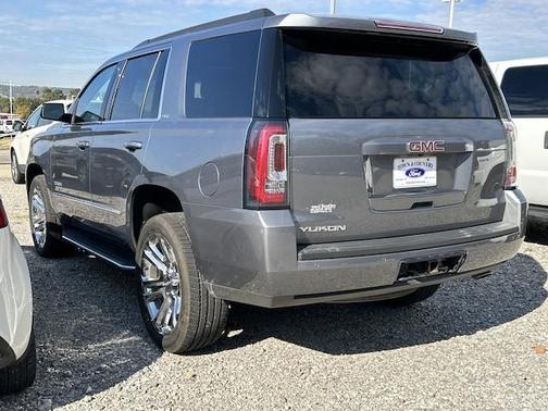 Photo 2 of 4 of 2019 GMC Yukon SLT