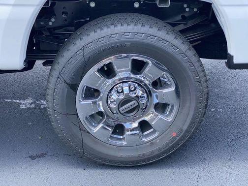 Star White 2026 Ford F-350 Lariat Super Duty