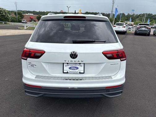 Opal White Pearl Effect 2023 Volkswagen Tiguan 2.0T SE