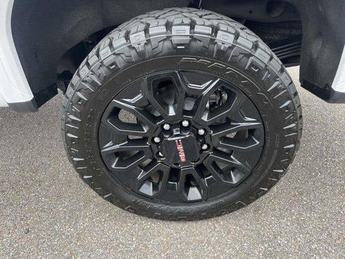 Summit White 2024 GMC Sierra 2500 SLE